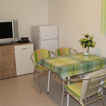Apartment Mladen Биоград на Мору Екстериор снимка