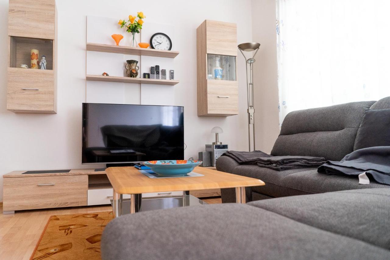 Apartment Mladen Биоград на Мору Екстериор снимка