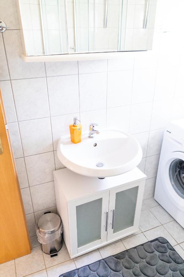 Apartment Mladen Биоград на Мору Екстериор снимка