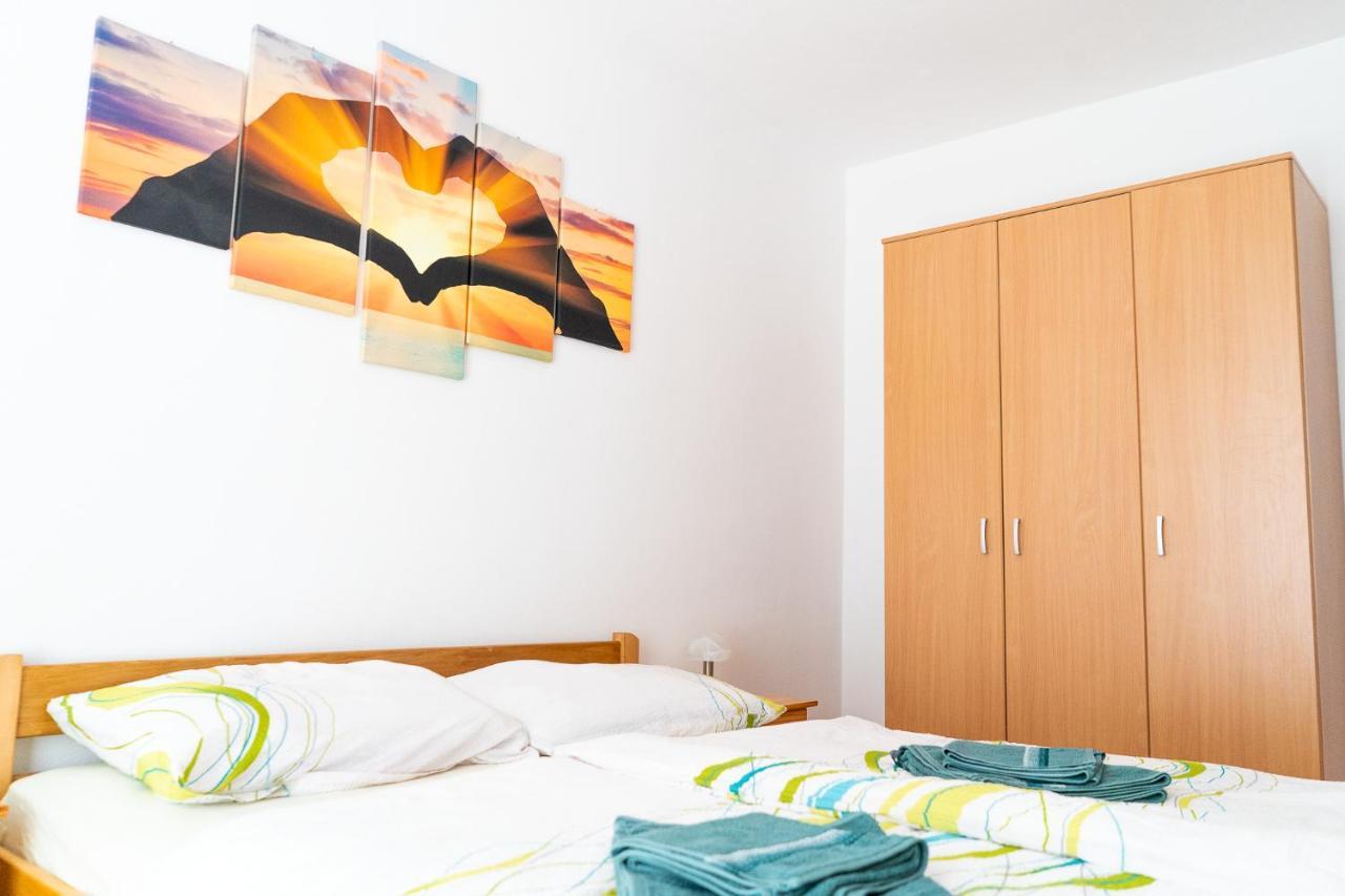 Apartment Mladen Биоград на Мору Екстериор снимка