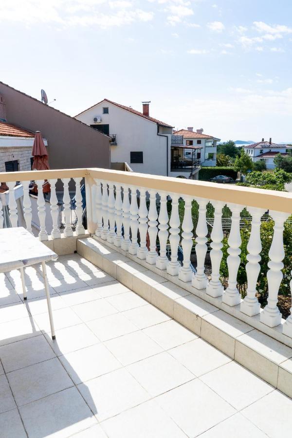 Apartment Mladen Биоград на Мору Екстериор снимка