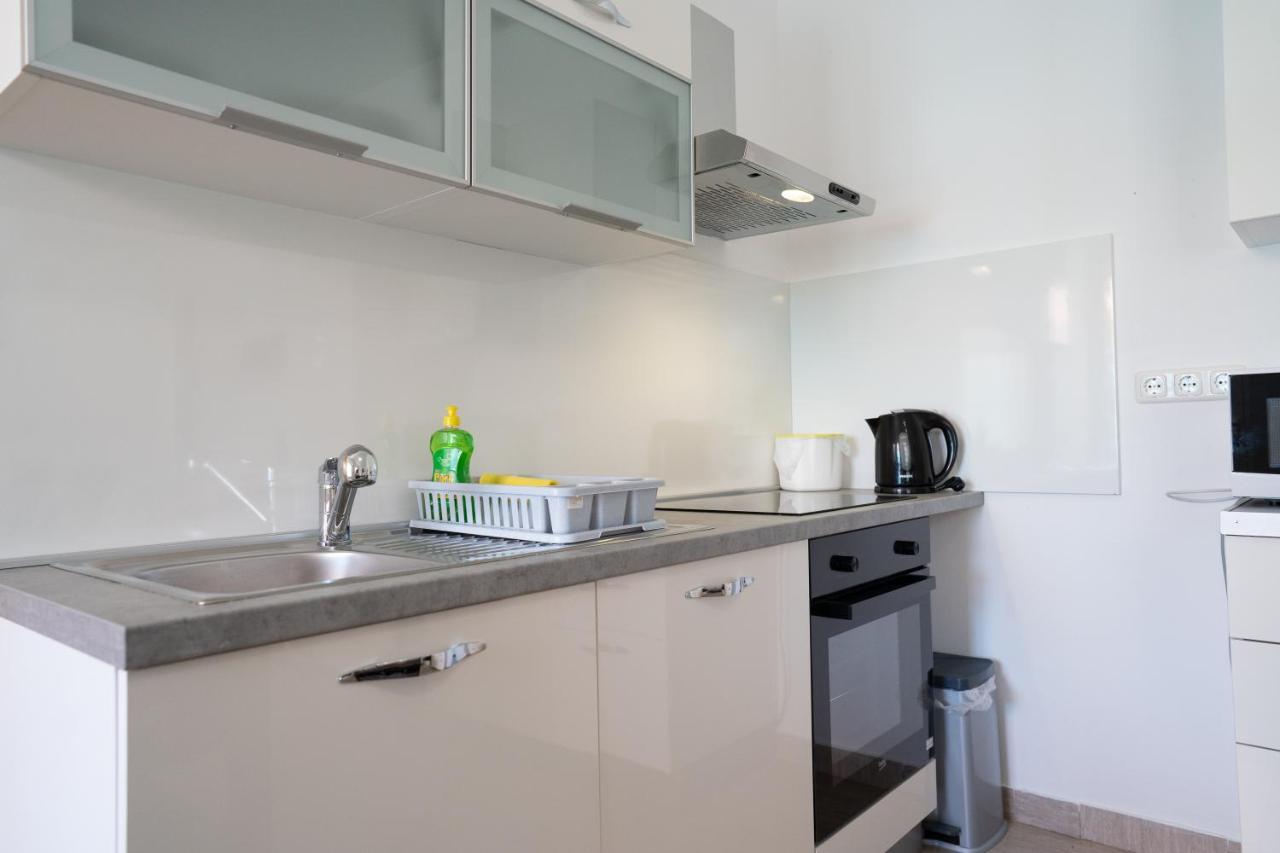 Apartment Mladen Биоград на Мору Екстериор снимка