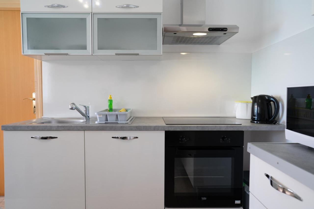 Apartment Mladen Биоград на Мору Екстериор снимка