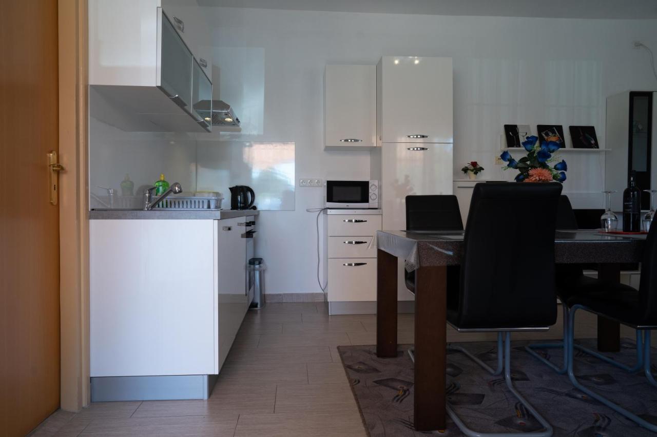 Apartment Mladen Биоград на Мору Екстериор снимка