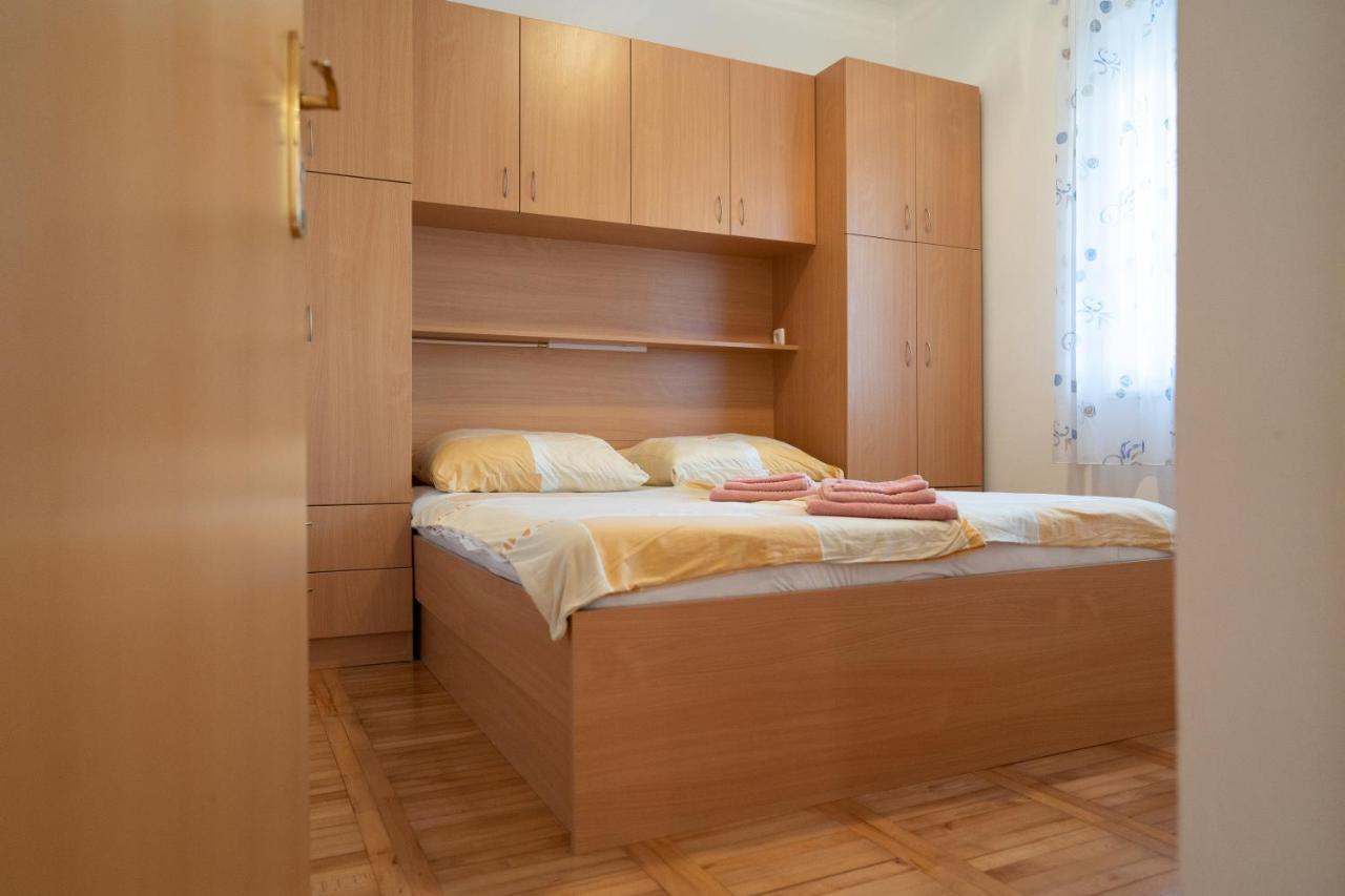 Apartment Mladen Биоград на Мору Екстериор снимка
