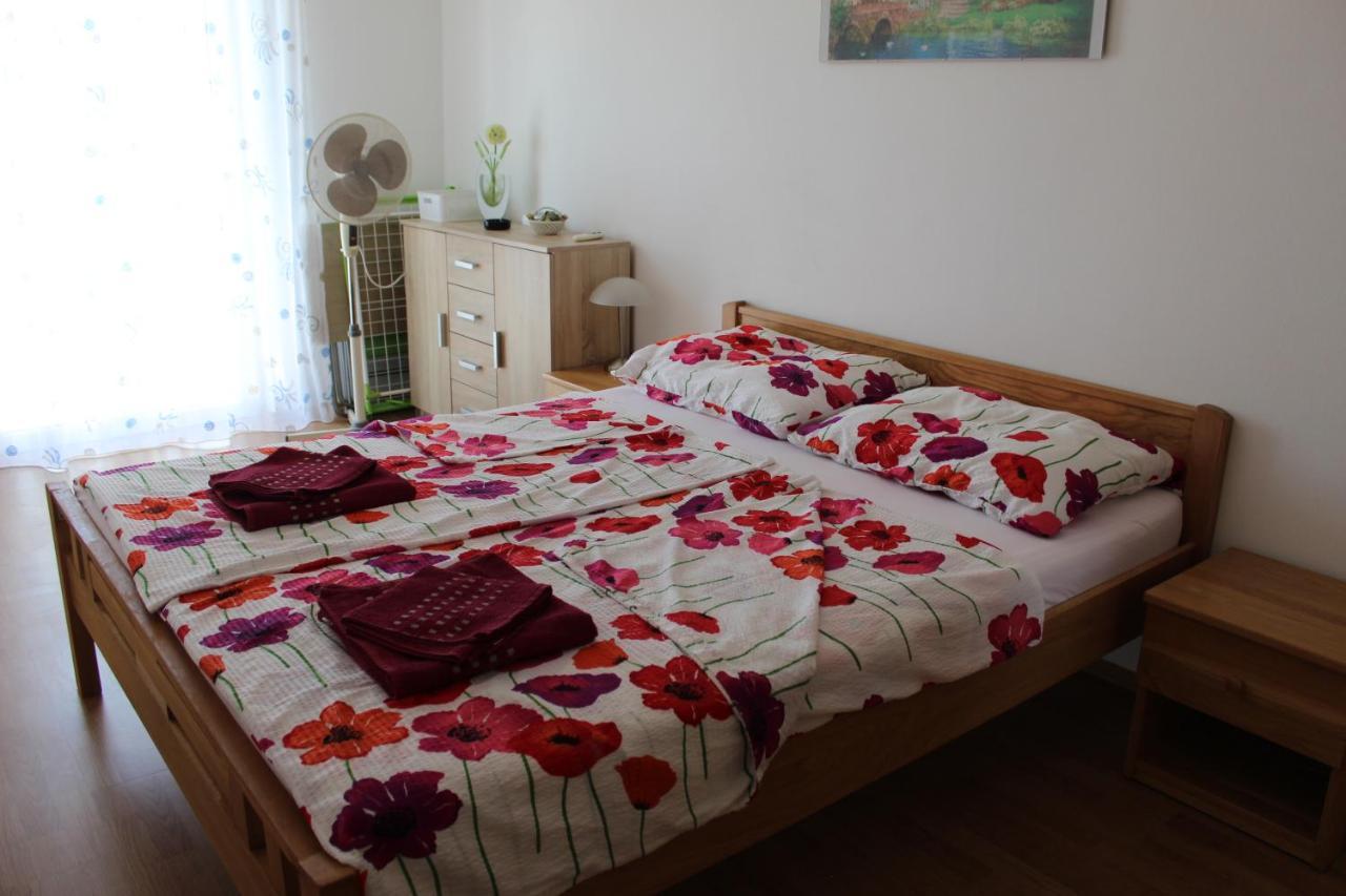 Apartment Mladen Биоград на Мору Екстериор снимка
