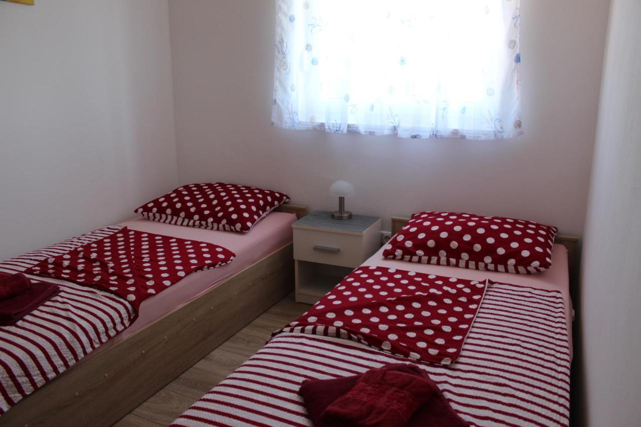 Apartment Mladen Биоград на Мору Екстериор снимка
