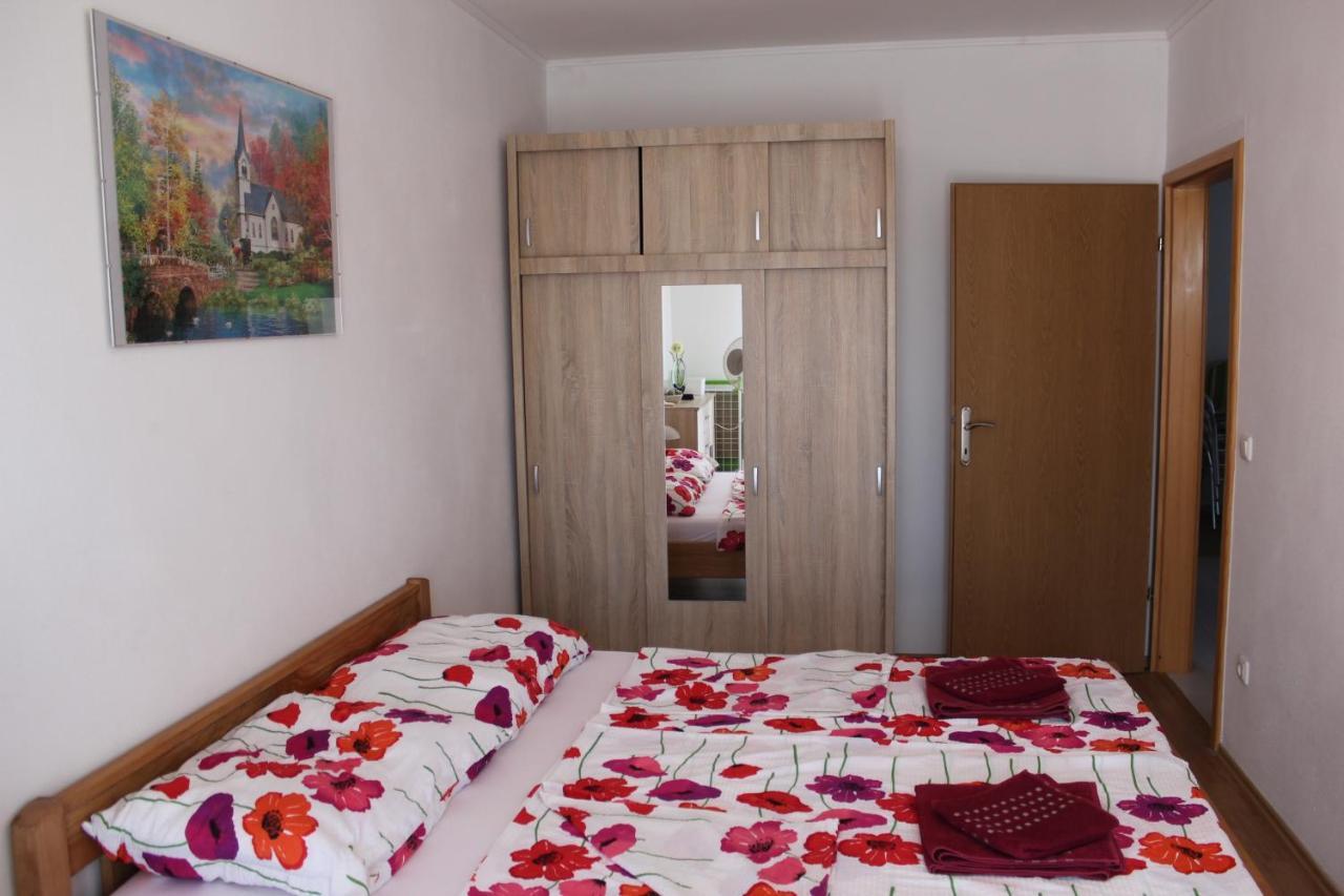 Apartment Mladen Биоград на Мору Екстериор снимка