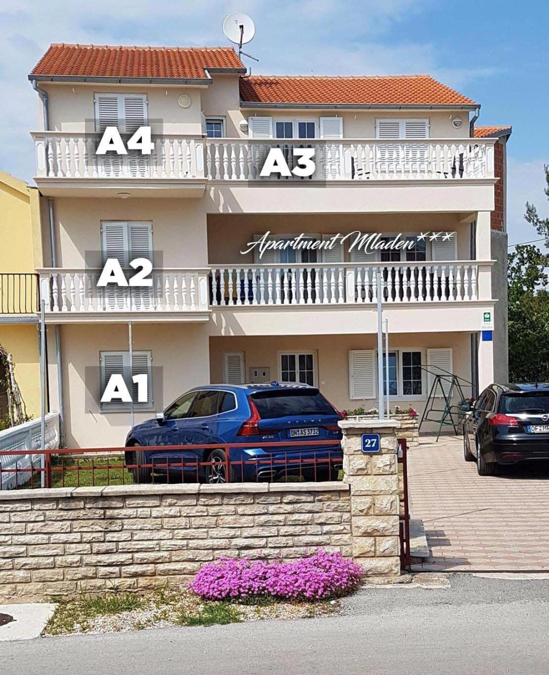 Apartment Mladen Биоград на Мору Екстериор снимка